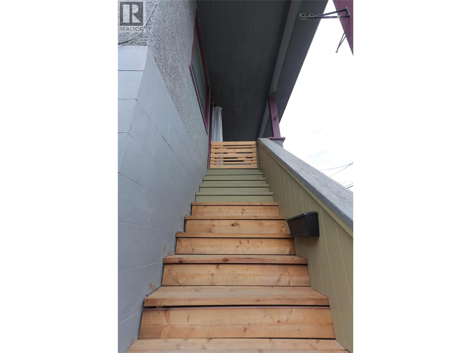 2078 Topping Street, Trail, British Columbia  V1R 4G5 - Photo 8 - 10378640