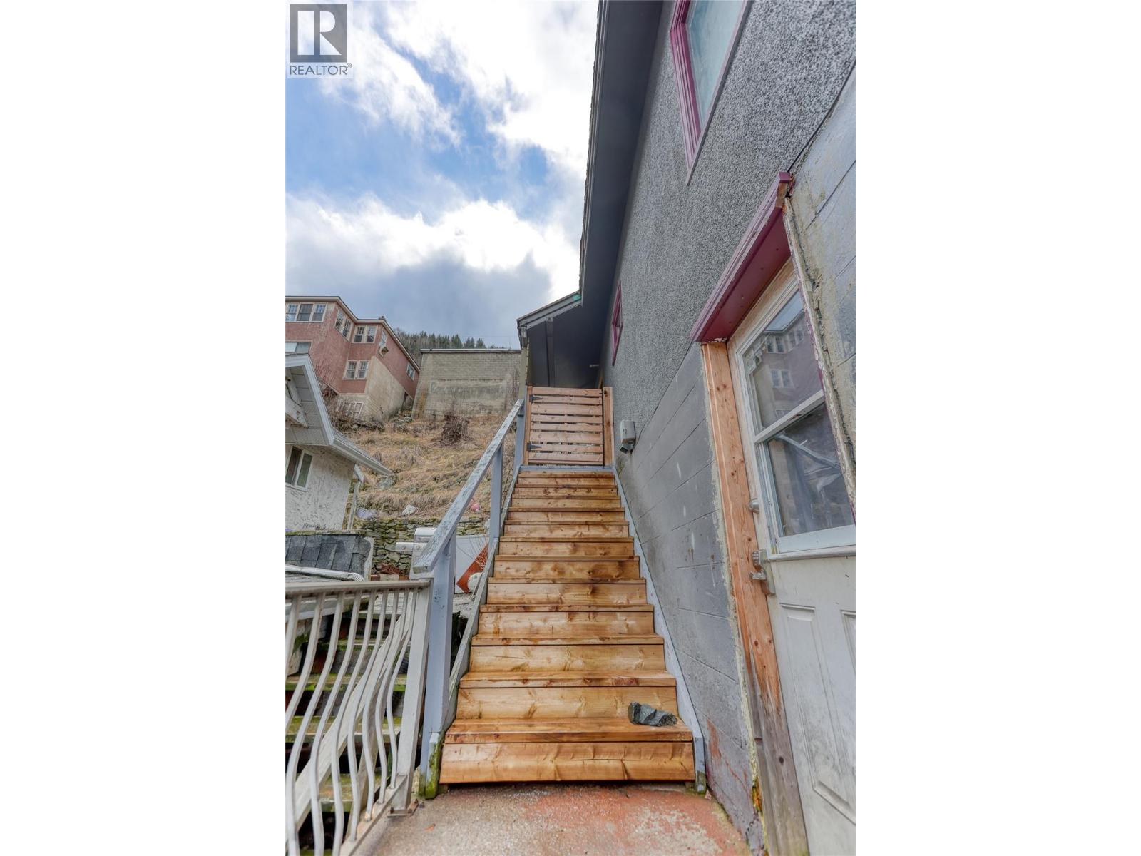 2078 Topping Street, Trail, British Columbia  V1R 4G5 - Photo 7 - 10378640