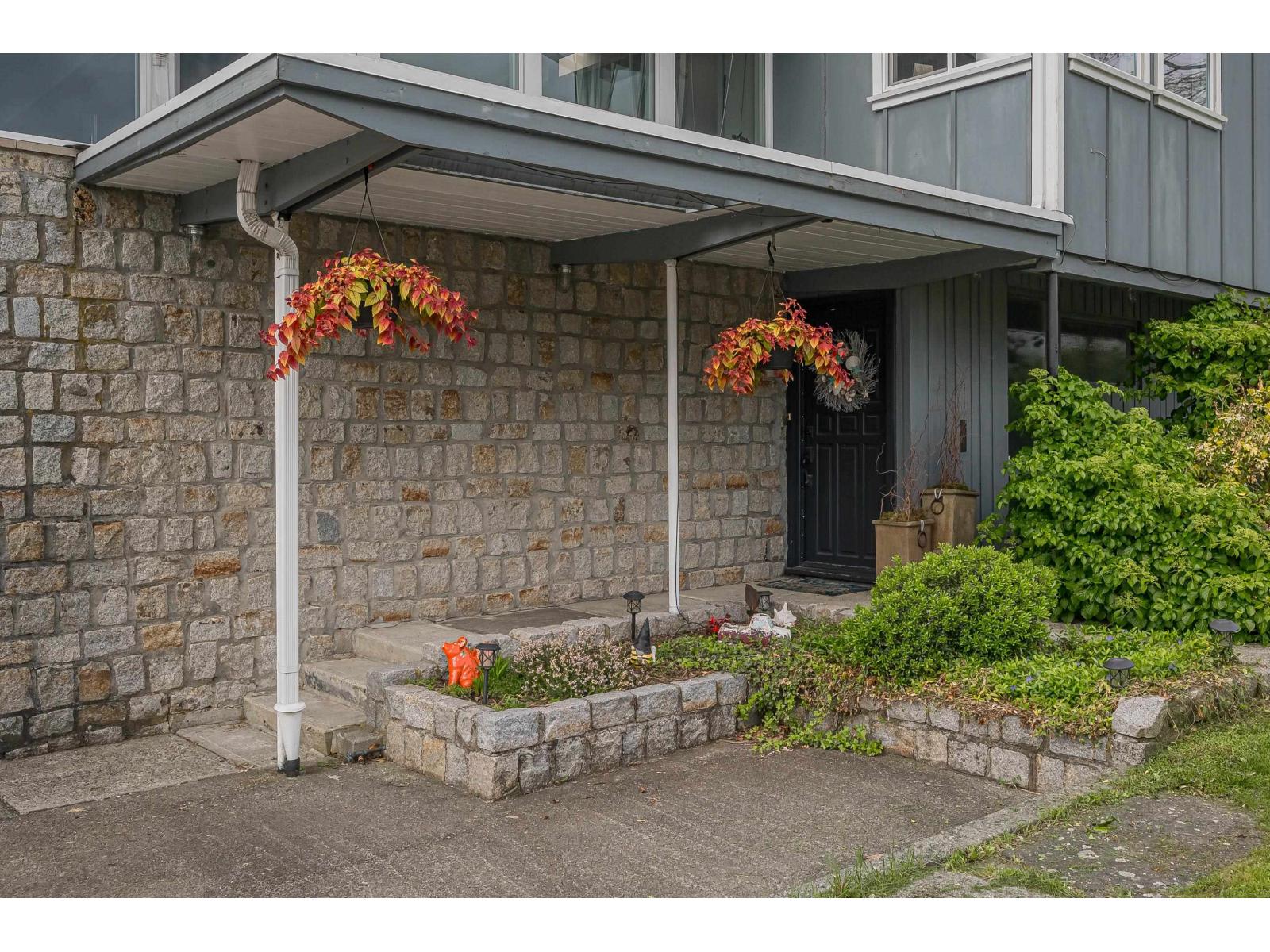 3099 Mcbride Avenue, Surrey, British Columbia  V4A 3G9 - Photo 3 - R3097478