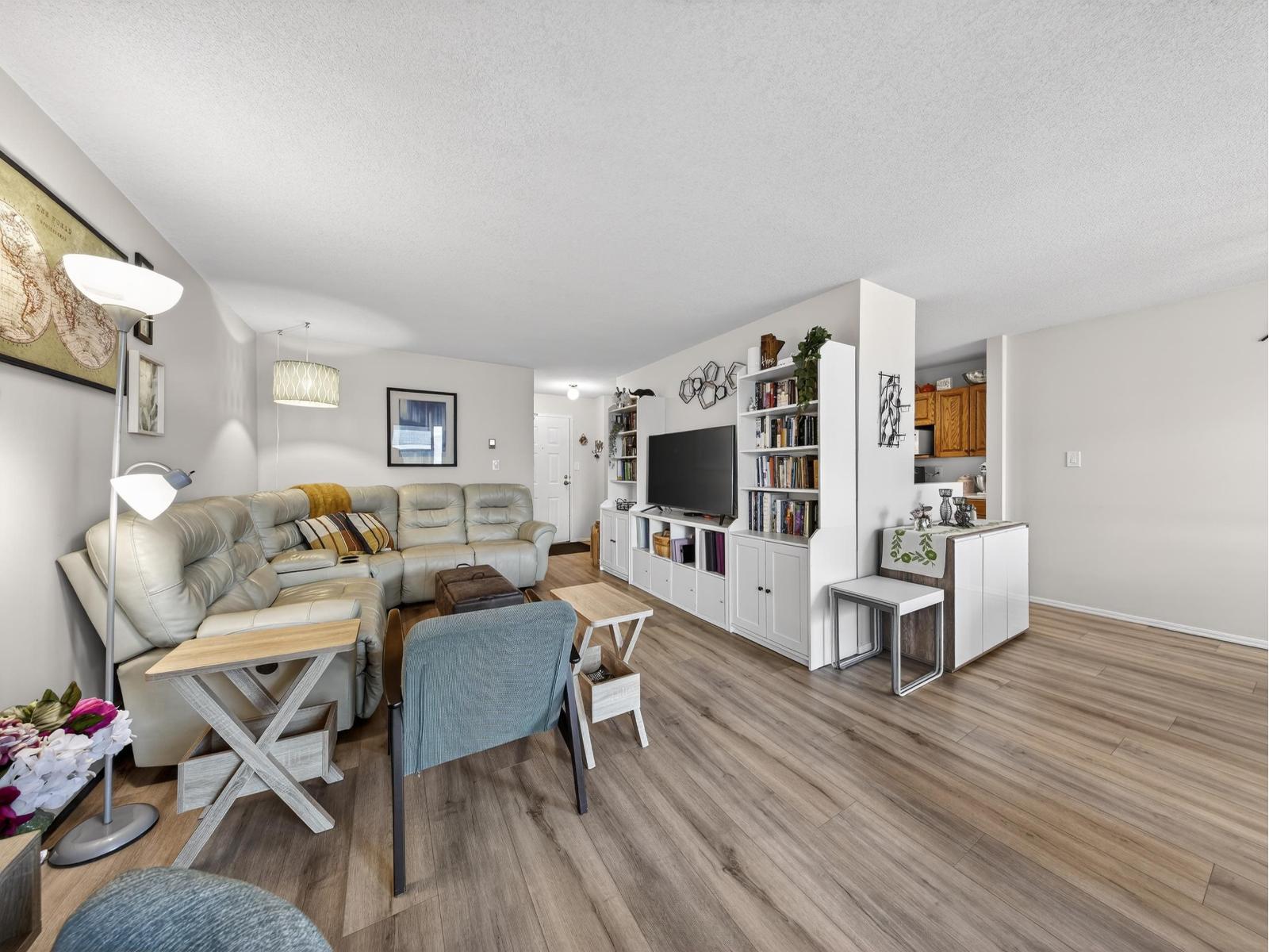 216 32833 Landeau Place, Abbotsford, British Columbia  V2S 6S6 - Photo 6 - R3095889