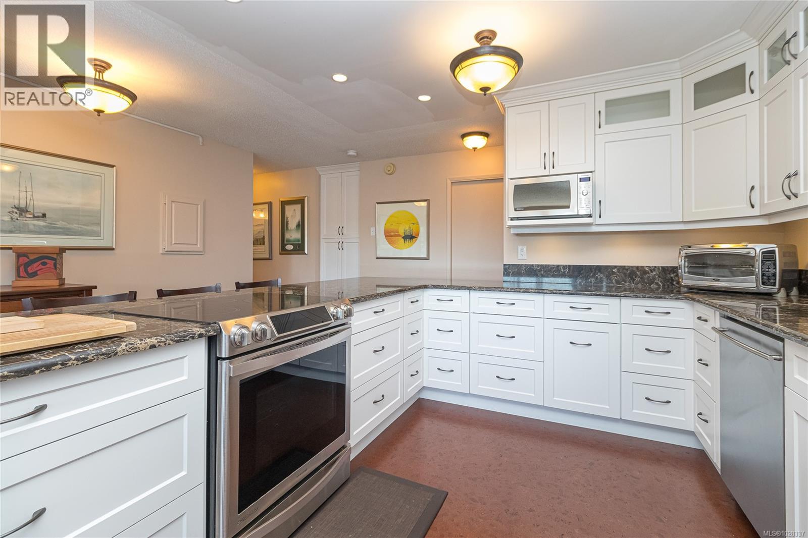 503 1175 Newport Ave, Oak Bay, British Columbia  V8S 5E6 - Photo 7 - 1028337