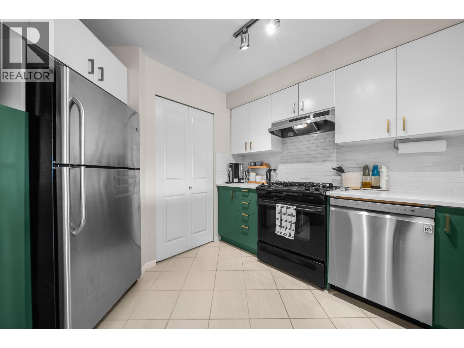 414 9098 Halston Court, Burnaby, British Columbia  V3N 0A6 - Photo 3 - R3097253