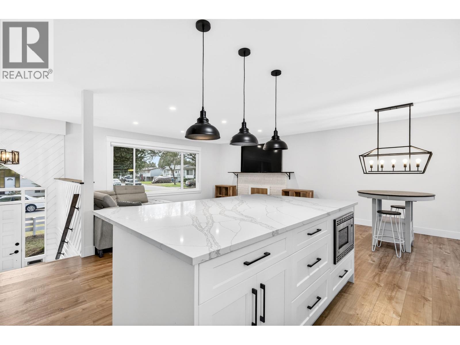 21099 Berry Avenue, Maple Ridge, British Columbia  V2X 7V3 - Photo 15 - R3098159