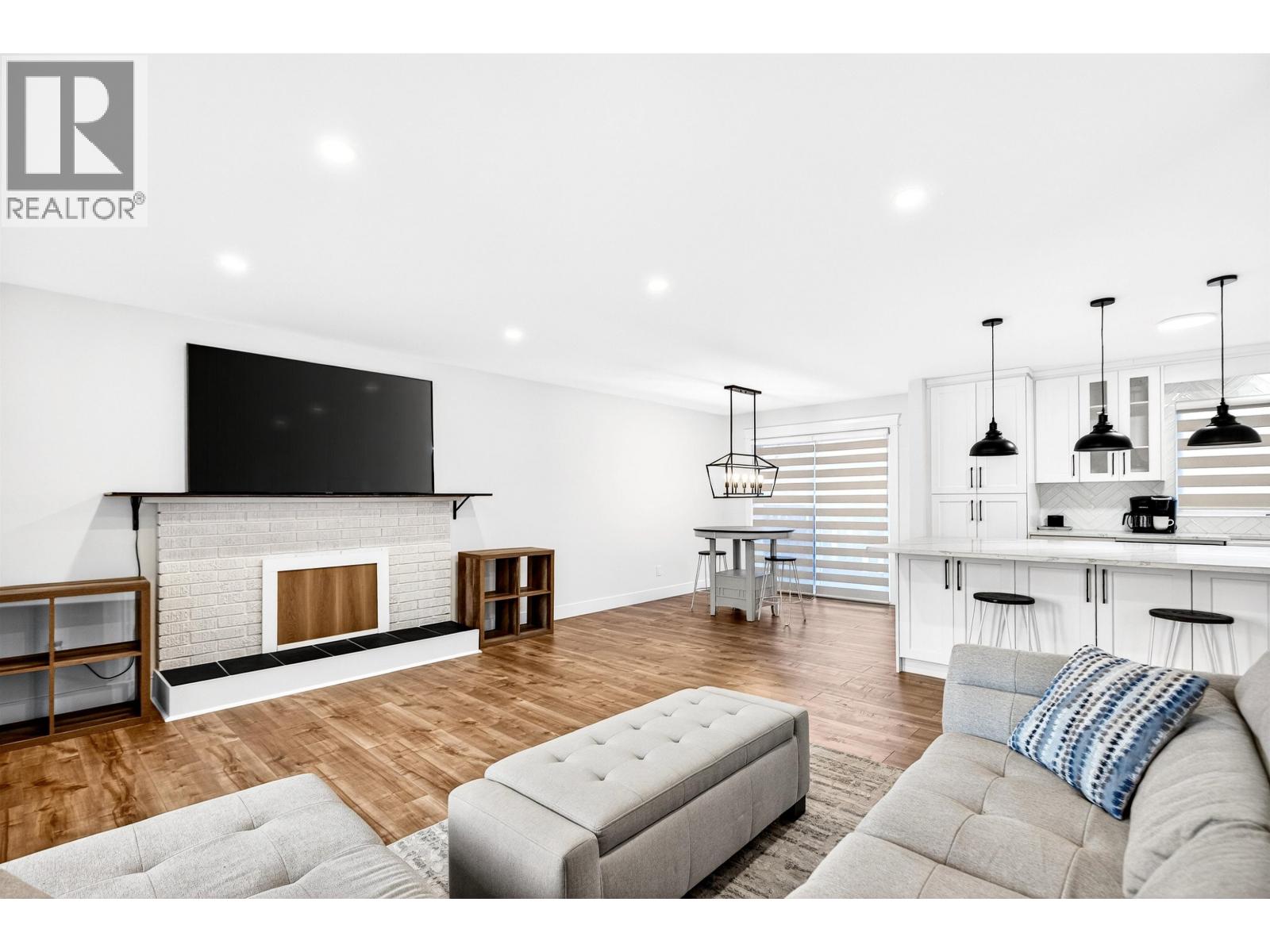 21099 Berry Avenue, Maple Ridge, British Columbia  V2X 7V3 - Photo 6 - R3098159