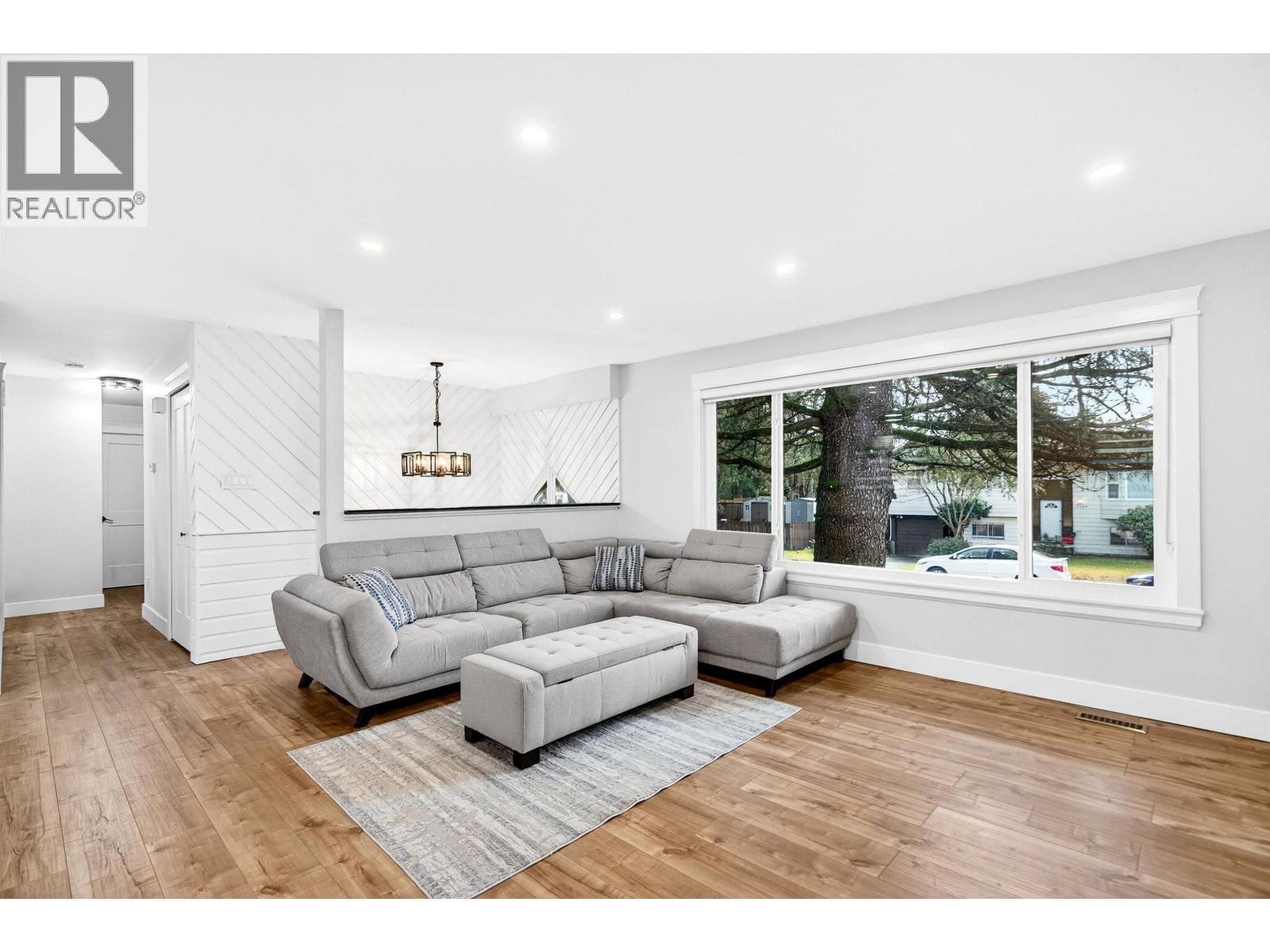 21099 Berry Avenue, Maple Ridge, British Columbia  V2X 7V3 - Photo 4 - R3098159