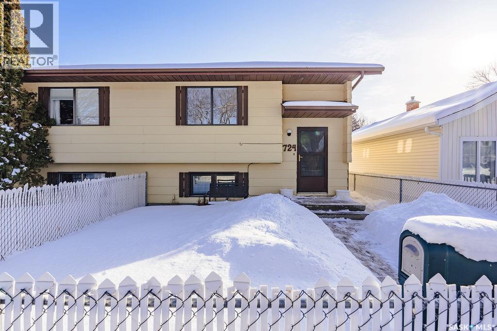 724 M Avenue S, Saskatoon, Saskatchewan  S7M 2L4 - Photo 2 - SK030113