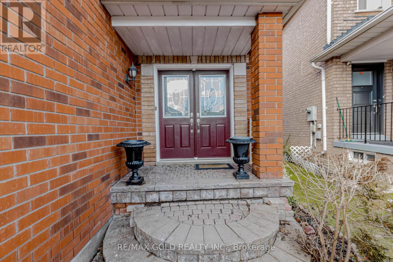 6483 Seaver Road, Mississauga, Ontario  L5V 2H9 - Photo 2 - W12867490