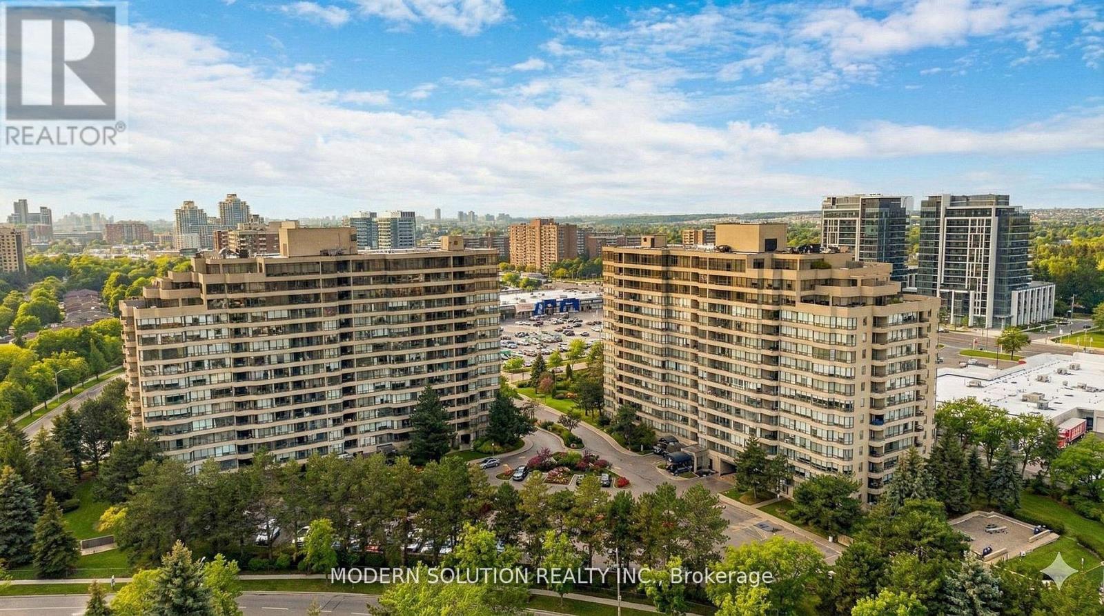 426 - 32 Clarissa Drive, Richmond Hill, Ontario  L4C 9R7 - Photo 3 - N12833652