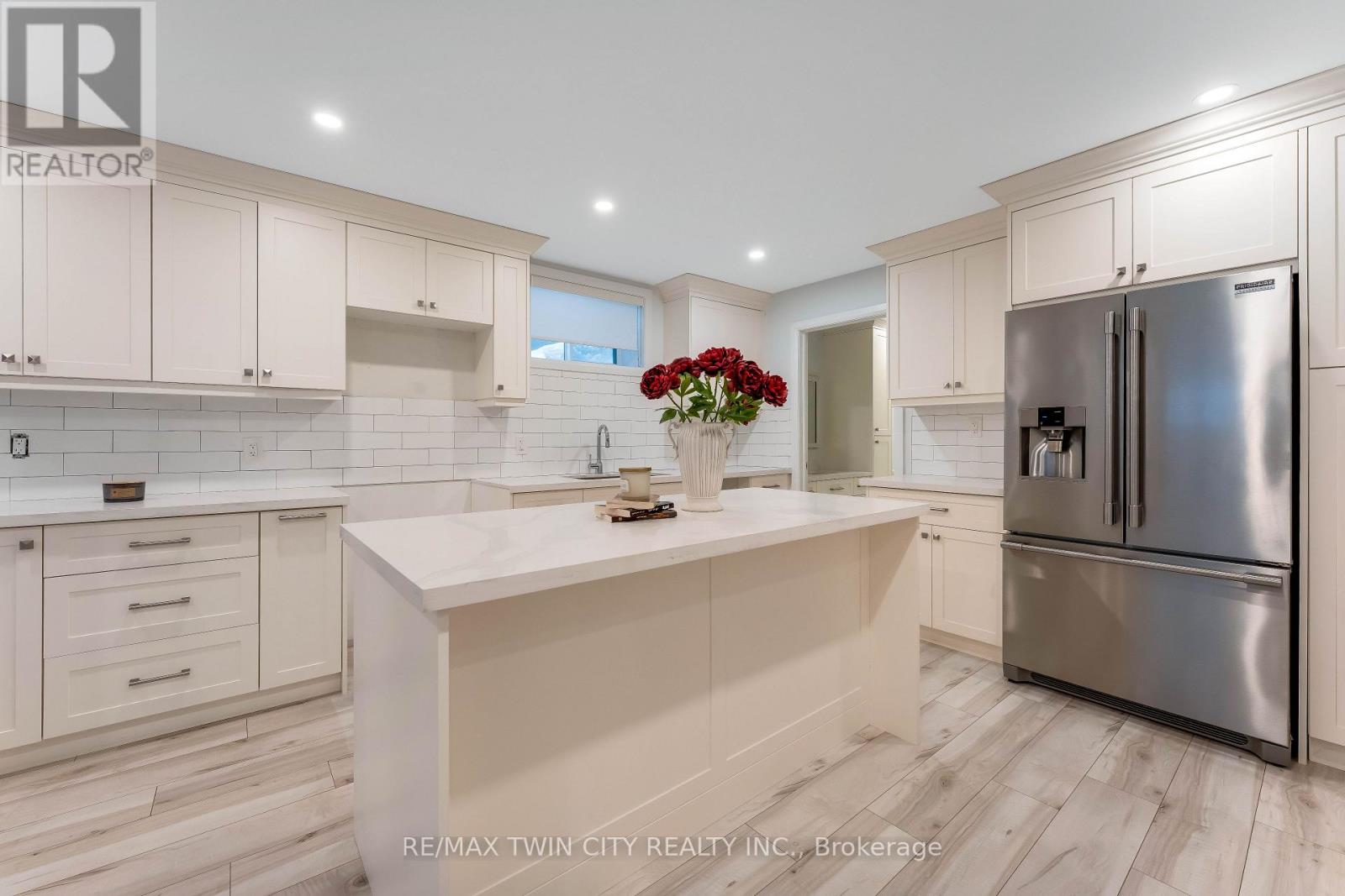 565 Florencedale Crescent, Kitchener, Ontario  N2R 1T6 - Photo 31 - X12867402