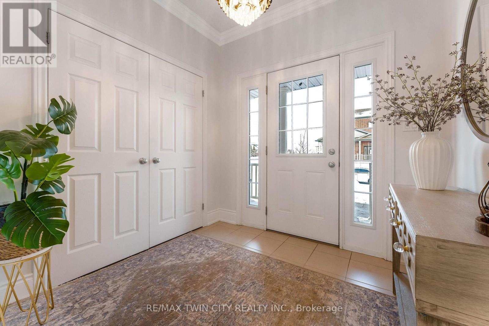 565 Florencedale Crescent, Kitchener, Ontario  N2R 1T6 - Photo 4 - X12867402