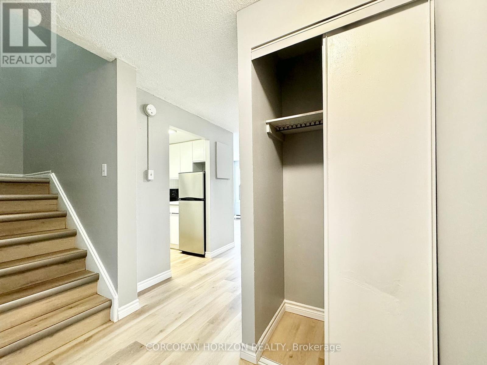 2 - 1200 Courtland Avenue E, Kitchener, Ontario  N2C 1K7 - Photo 3 - X12867408