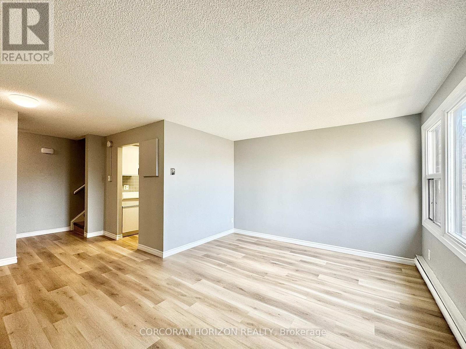 2 - 1200 Courtland Avenue E, Kitchener, Ontario  N2C 1K7 - Photo 5 - X12867408