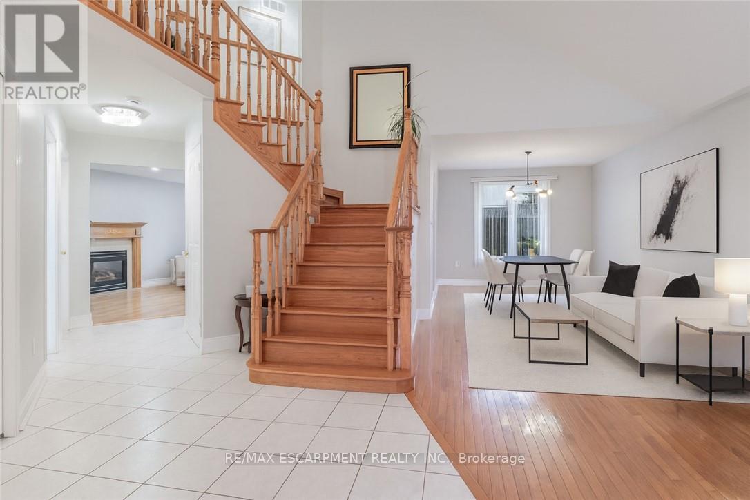 42 Hillgarden Drive, Hamilton, Ontario  L8J 3R3 - Photo 5 - X12867476