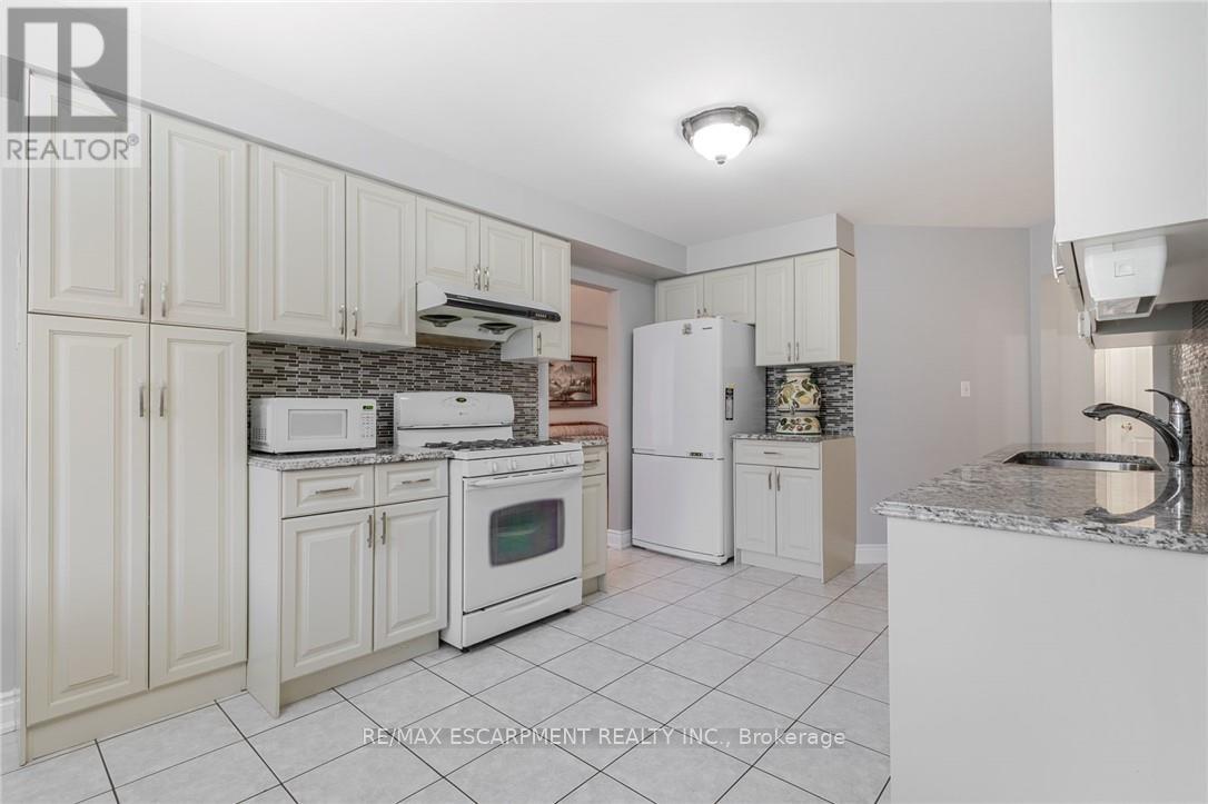 42 Hillgarden Drive, Hamilton, Ontario  L8J 3R3 - Photo 7 - X12867476