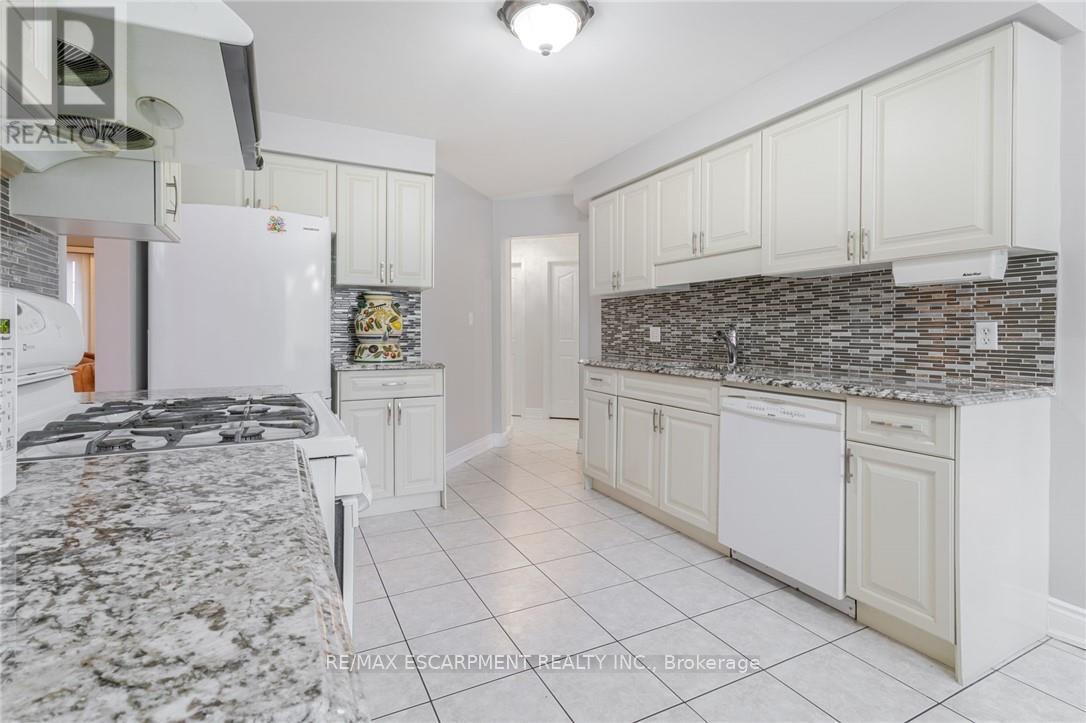 42 Hillgarden Drive, Hamilton, Ontario  L8J 3R3 - Photo 8 - X12867476