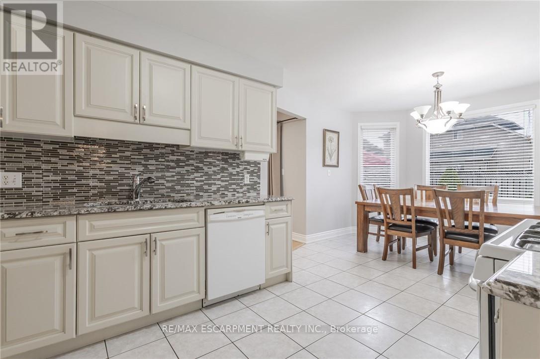 42 Hillgarden Drive, Hamilton, Ontario  L8J 3R3 - Photo 9 - X12867476