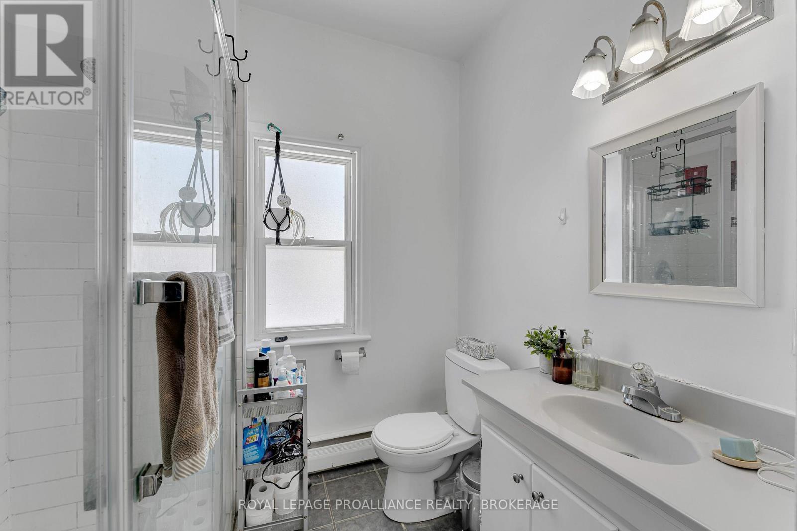 31 Beverley Street, Kingston, Ontario  K7L 3Y5 - Photo 12 - X12867506