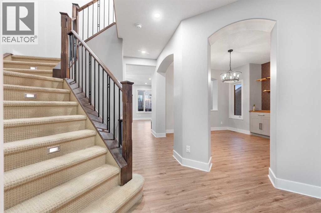 70 Royal Ridge Manor Nw, Calgary, Alberta  T3G 5Z1 - Photo 11 - A2280887