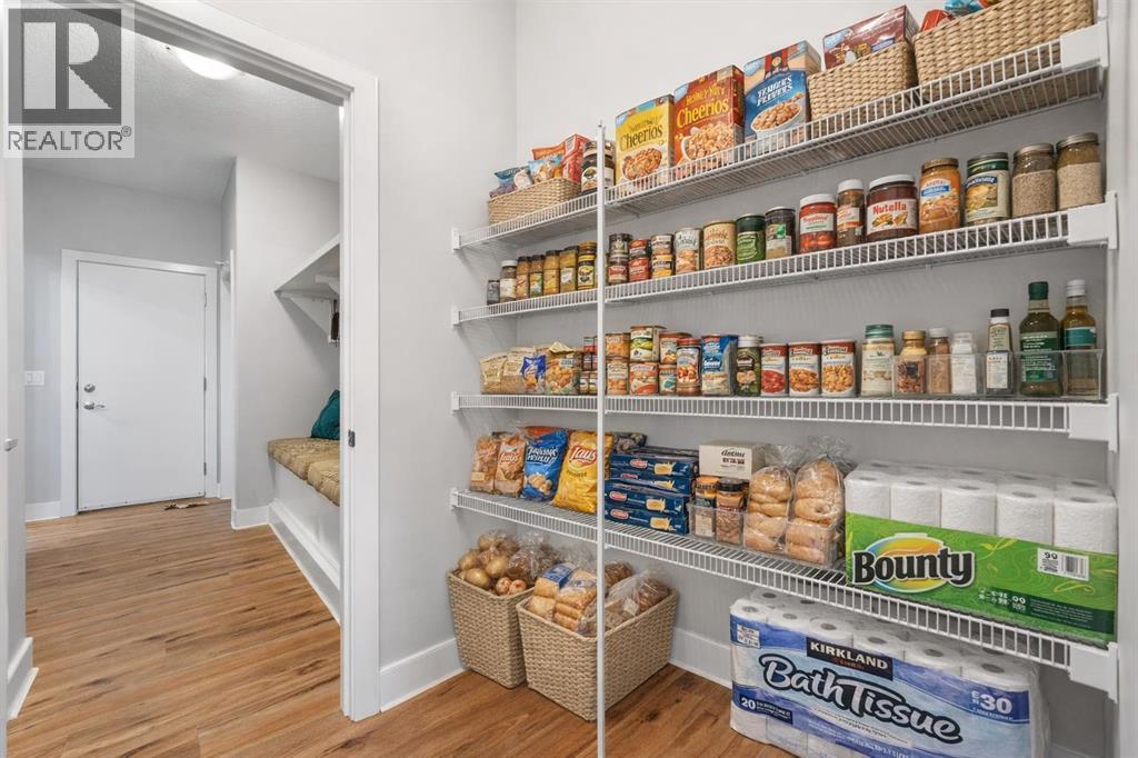 70 Royal Ridge Manor Nw, Calgary, Alberta  T3G 5Z1 - Photo 8 - A2280887