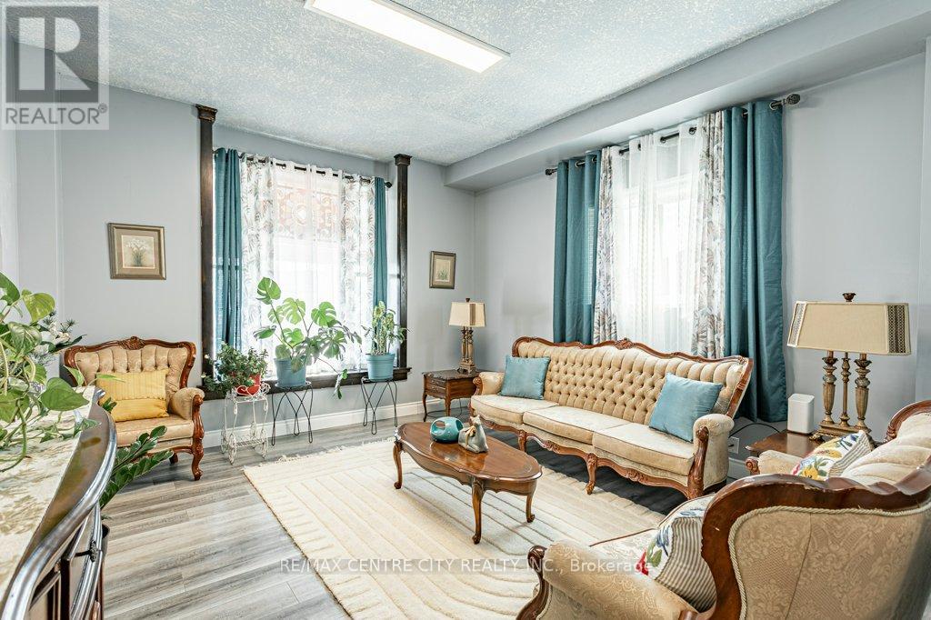 52 Princess Avenue, St. Thomas, Ontario  N5R 2V7 - Photo 5 - X12867632