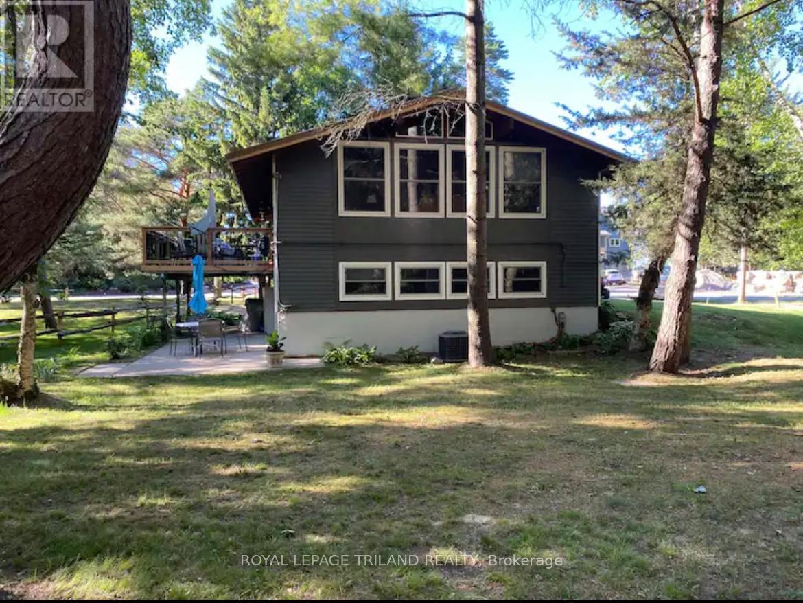 6329 William Street, Lambton Shores, Ontario  N0N 1J2 - Photo 6 - X12867660