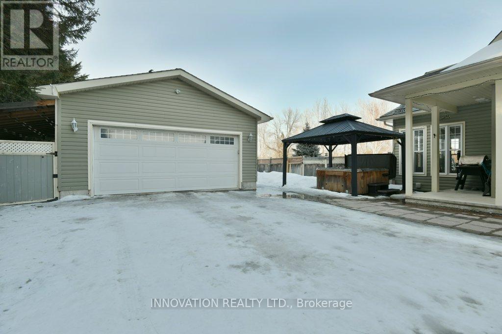 207 Ferguson Falls Road, Lanark Highlands, Ontario  K7C 0C5 - Photo 5 - X12867616