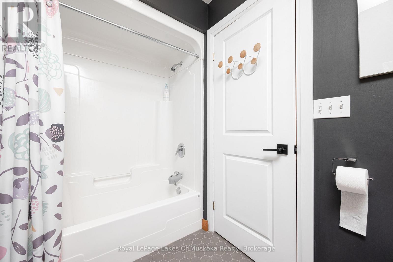 30 Forest Road, Kawartha Lakes (Fenelon), Ontario  K0M 1M0 - Photo 38 - X12313104