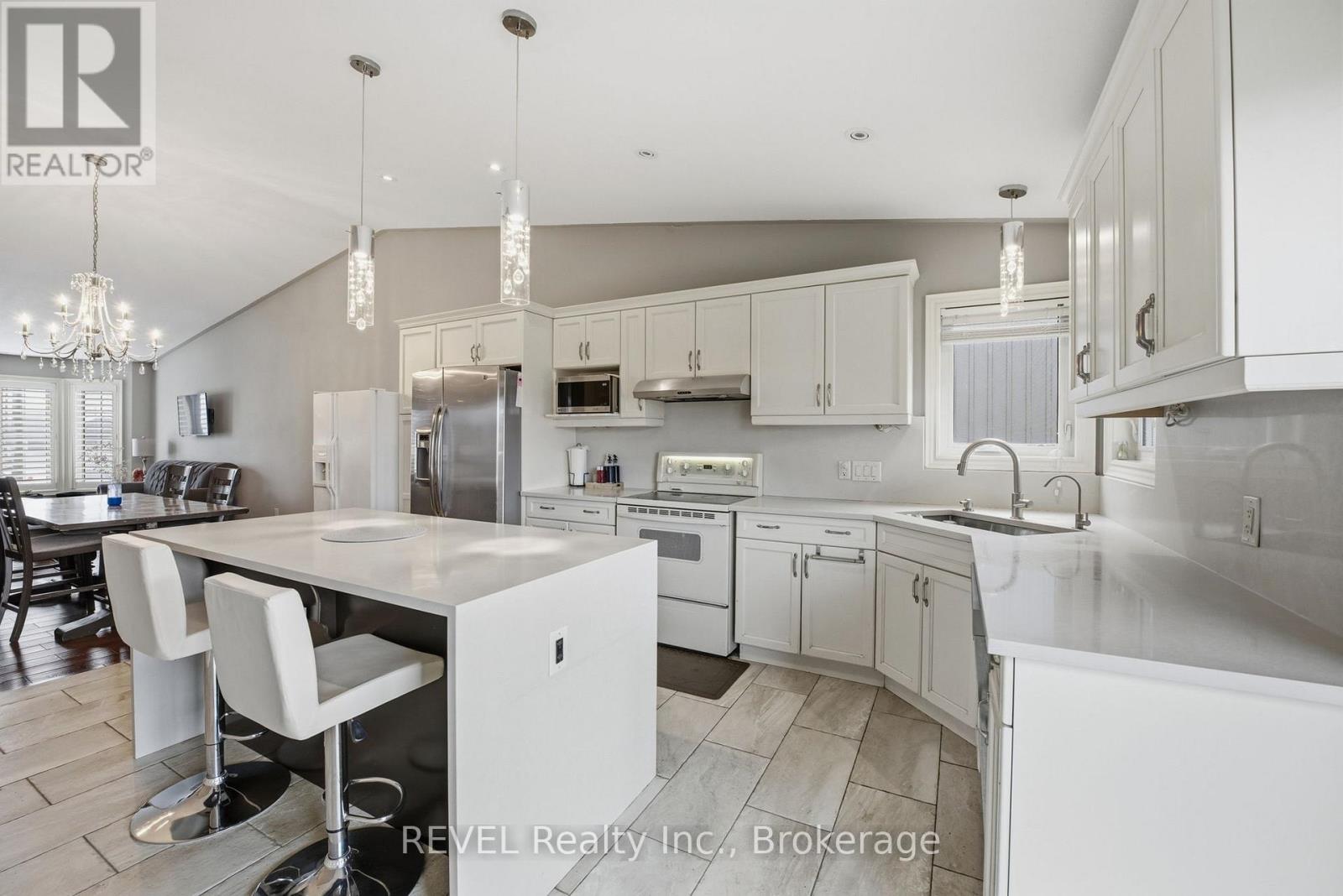 8846 Angie Drive, Niagara Falls, Ontario  L2H 0H9 - Photo 8 - X12867606