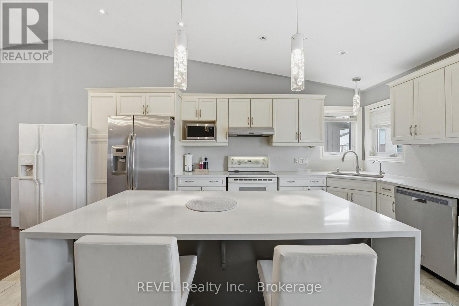 8846 Angie Drive, Niagara Falls, Ontario  L2H 0H9 - Photo 9 - X12867606