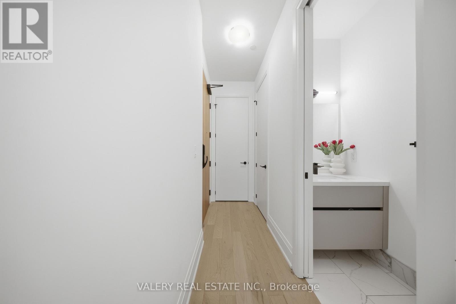 504 - 55 Port Street E, Mississauga (Port Credit), Ontario  L5G 4P3 - Photo 7 - W12433247