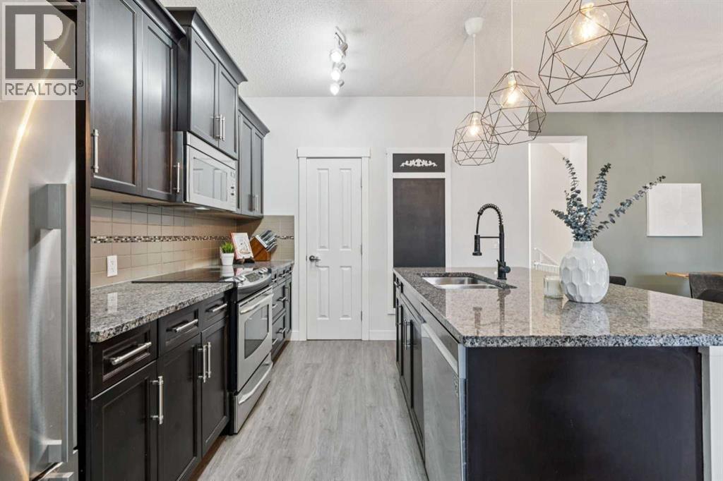 339 Fireside Place, Cochrane, Alberta  T4C 0R5 - Photo 9 - A2291891