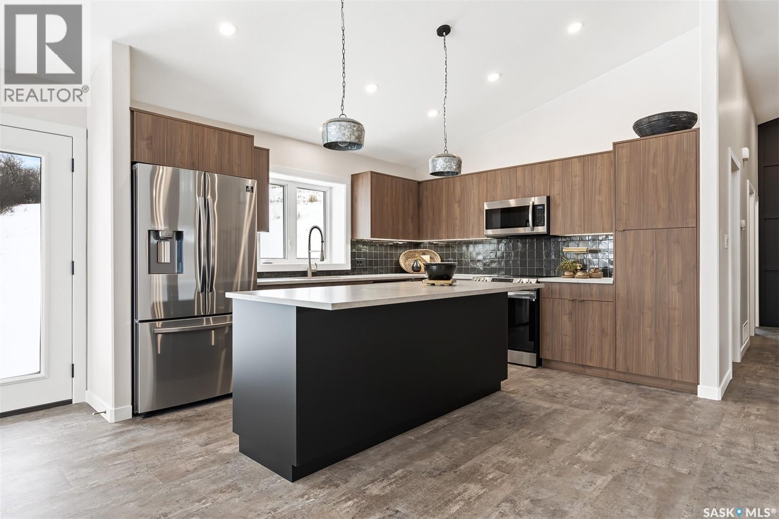 9 70 8th Avenue, Lumsden, Saskatchewan  S0G 3C0 - Photo 2 - SK030041