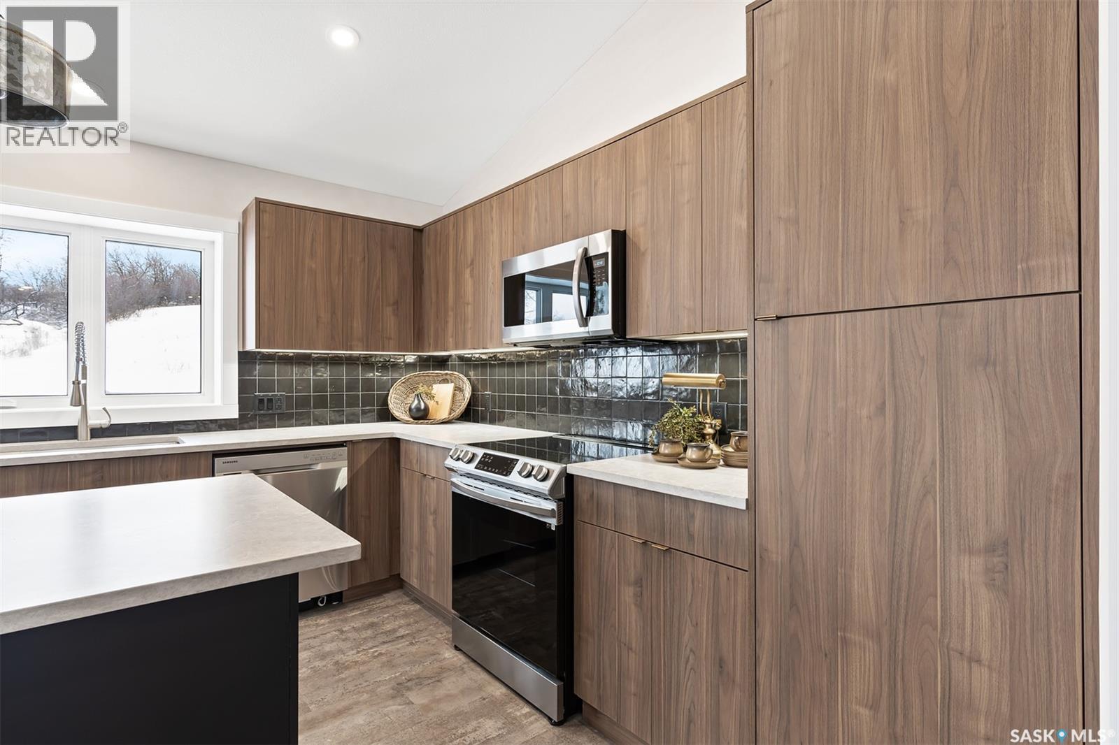 9 70 8th Avenue, Lumsden, Saskatchewan  S0G 3C0 - Photo 5 - SK030041