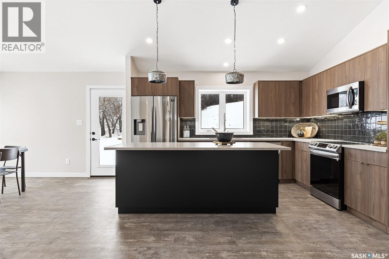 9 70 8th Avenue, Lumsden, Saskatchewan  S0G 3C0 - Photo 6 - SK030041