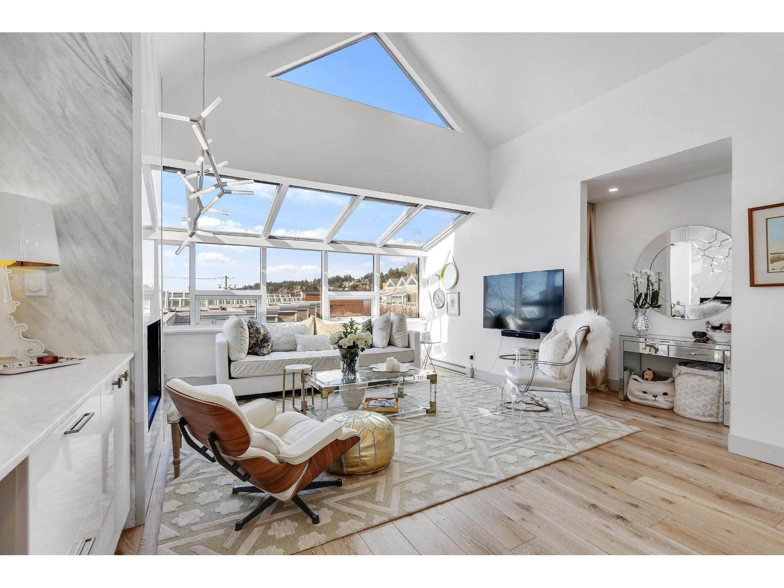 1115 Elm Street, White Rock, British Columbia  V4B 3R9 - Photo 3 - R3098232