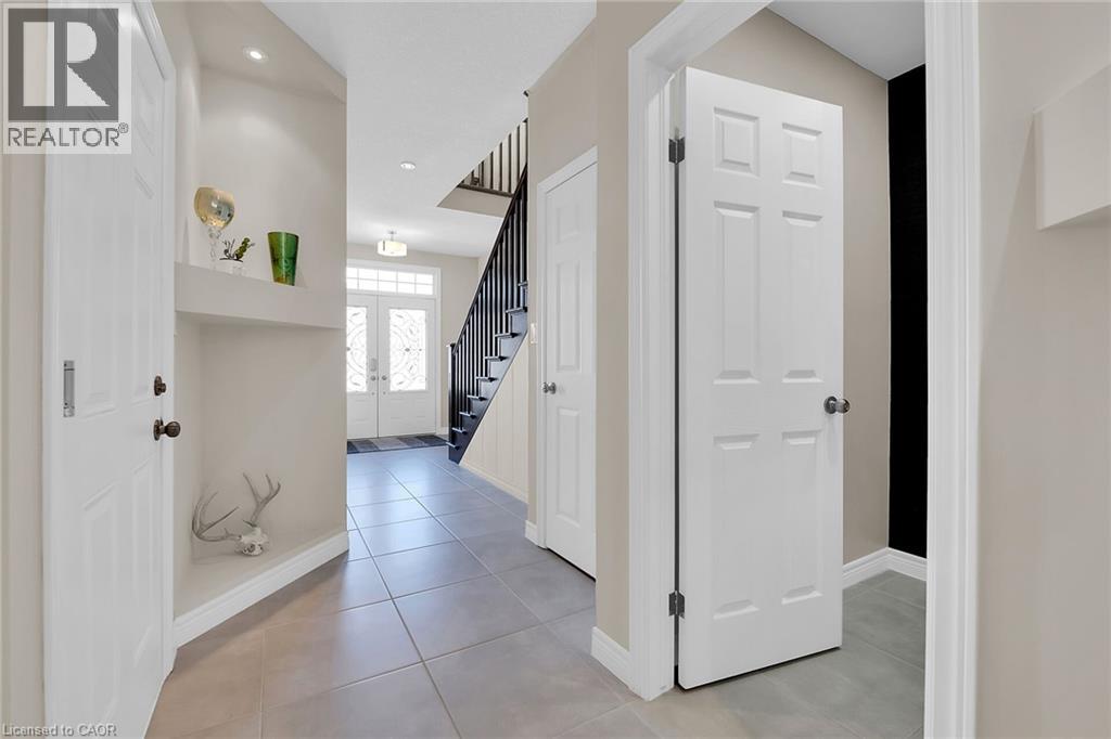 8 Chartwell Circle, Hamilton, Ontario  L9A 0B6 - Photo 17 - 40807129