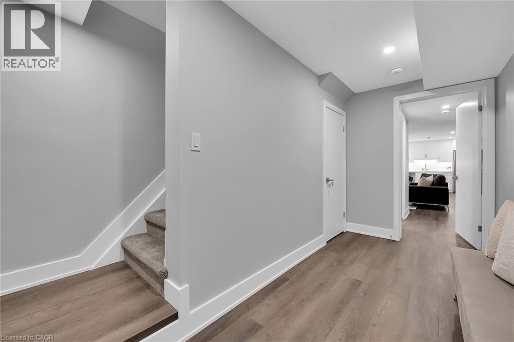 8 Chartwell Circle, Hamilton, Ontario  L9A 0B6 - Photo 33 - 40807129