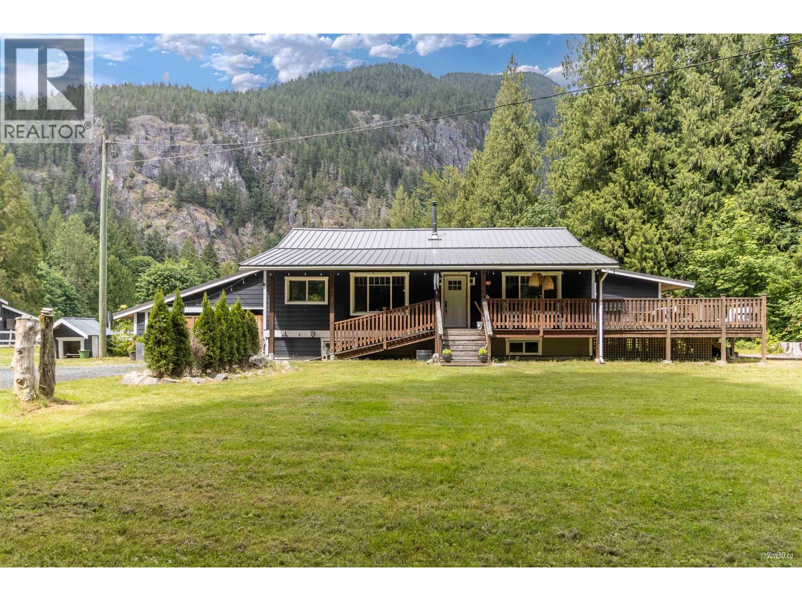14848 SQUAMISH VALLEY ROAD, Squamish, British Columbia