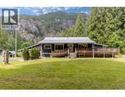 14848 SQUAMISH VALLEY ROAD, Squamish, British Columbia