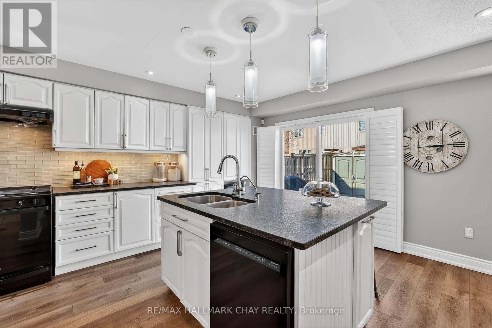 20 Burwell Street, Whitby, Ontario  L1R 0B7 - Photo 10 - E12867556