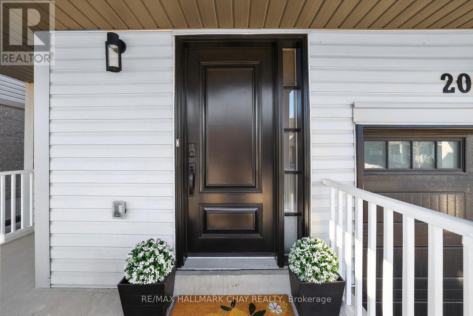 20 Burwell Street, Whitby, Ontario  L1R 0B7 - Photo 3 - E12867556