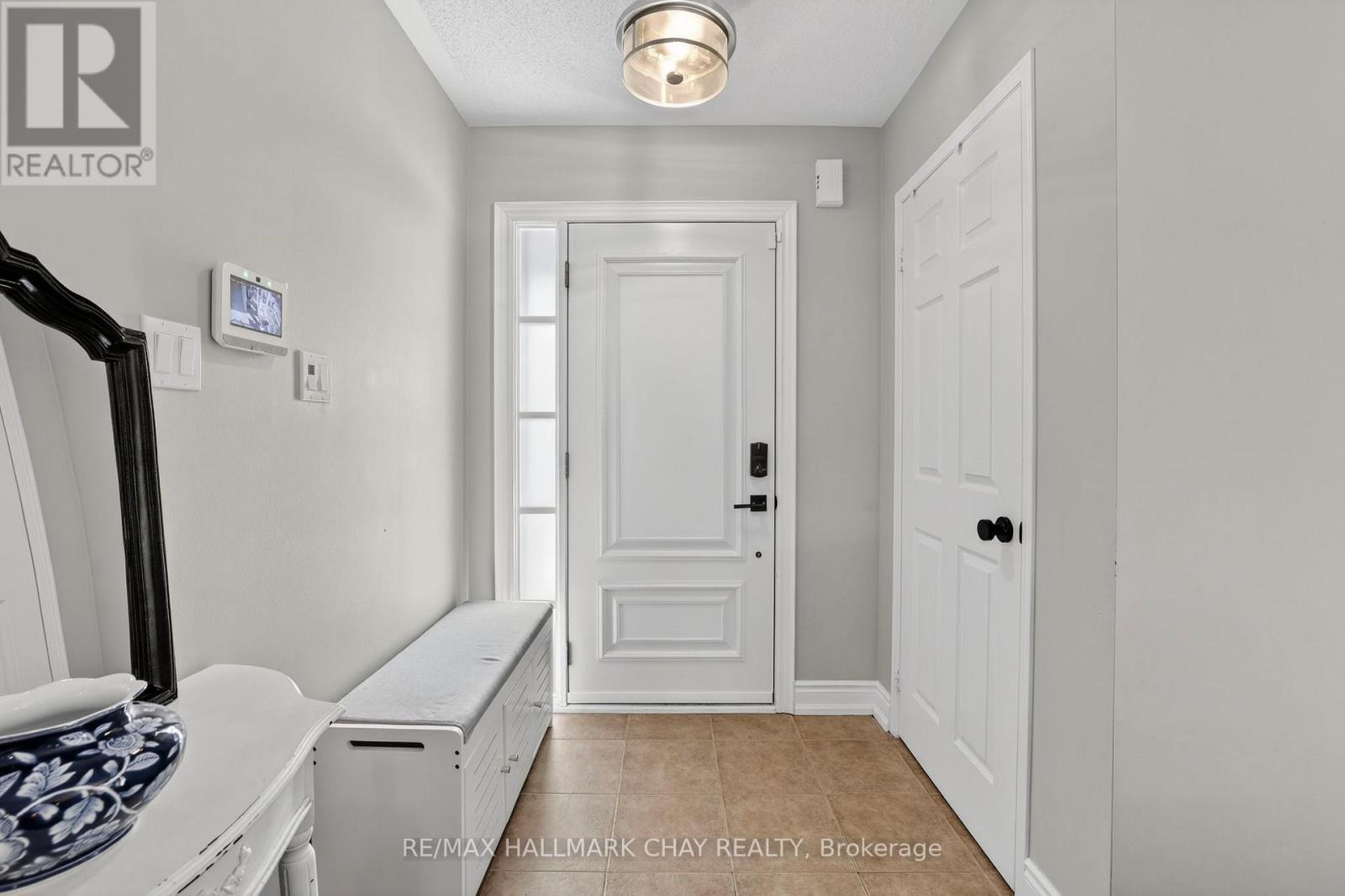 20 Burwell Street, Whitby, Ontario  L1R 0B7 - Photo 4 - E12867556