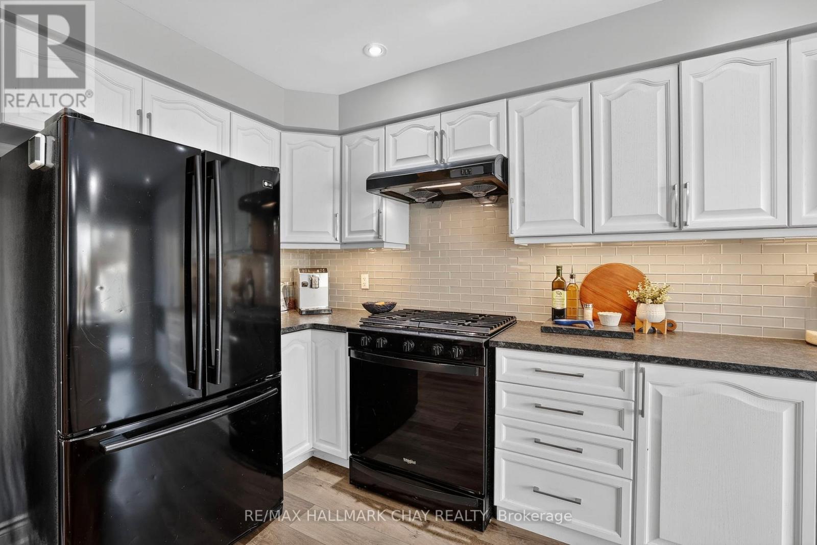 20 Burwell Street, Whitby, Ontario  L1R 0B7 - Photo 9 - E12867556