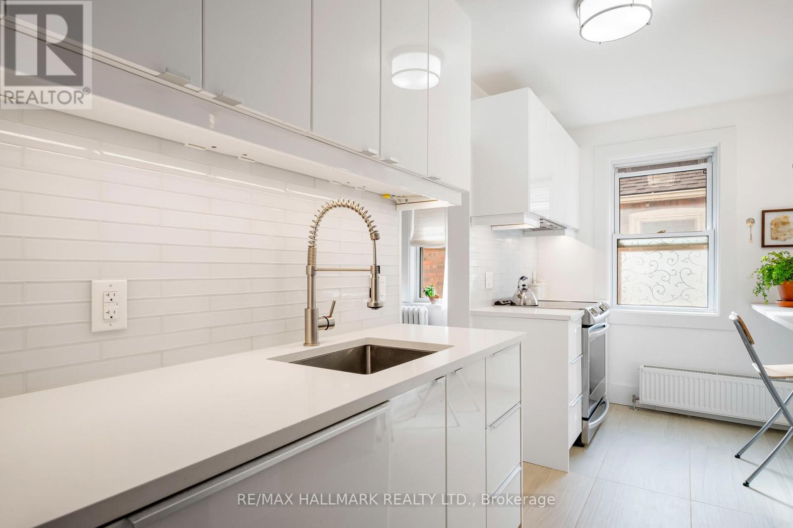 Upper - 28 Glen Manor Drive, Toronto, Ontario  M4E 2X2 - Photo 16 - E12867644