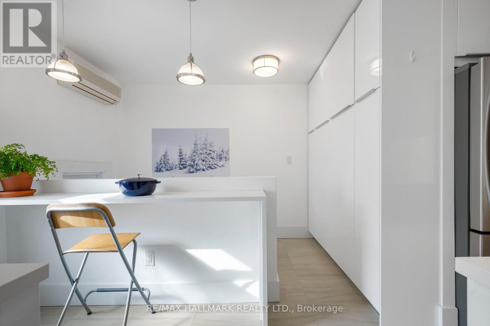 Upper - 28 Glen Manor Drive, Toronto, Ontario  M4E 2X2 - Photo 19 - E12867644