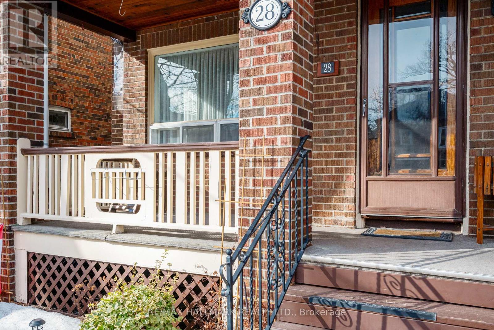 Upper - 28 Glen Manor Drive, Toronto, Ontario  M4E 2X2 - Photo 2 - E12867644