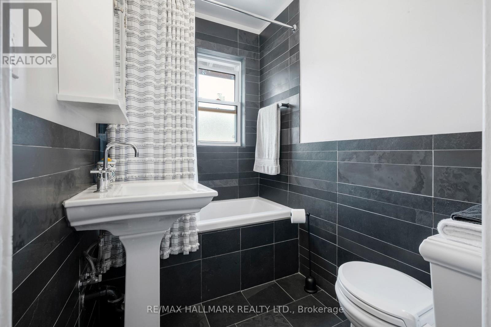 Upper - 28 Glen Manor Drive, Toronto, Ontario  M4E 2X2 - Photo 24 - E12867644