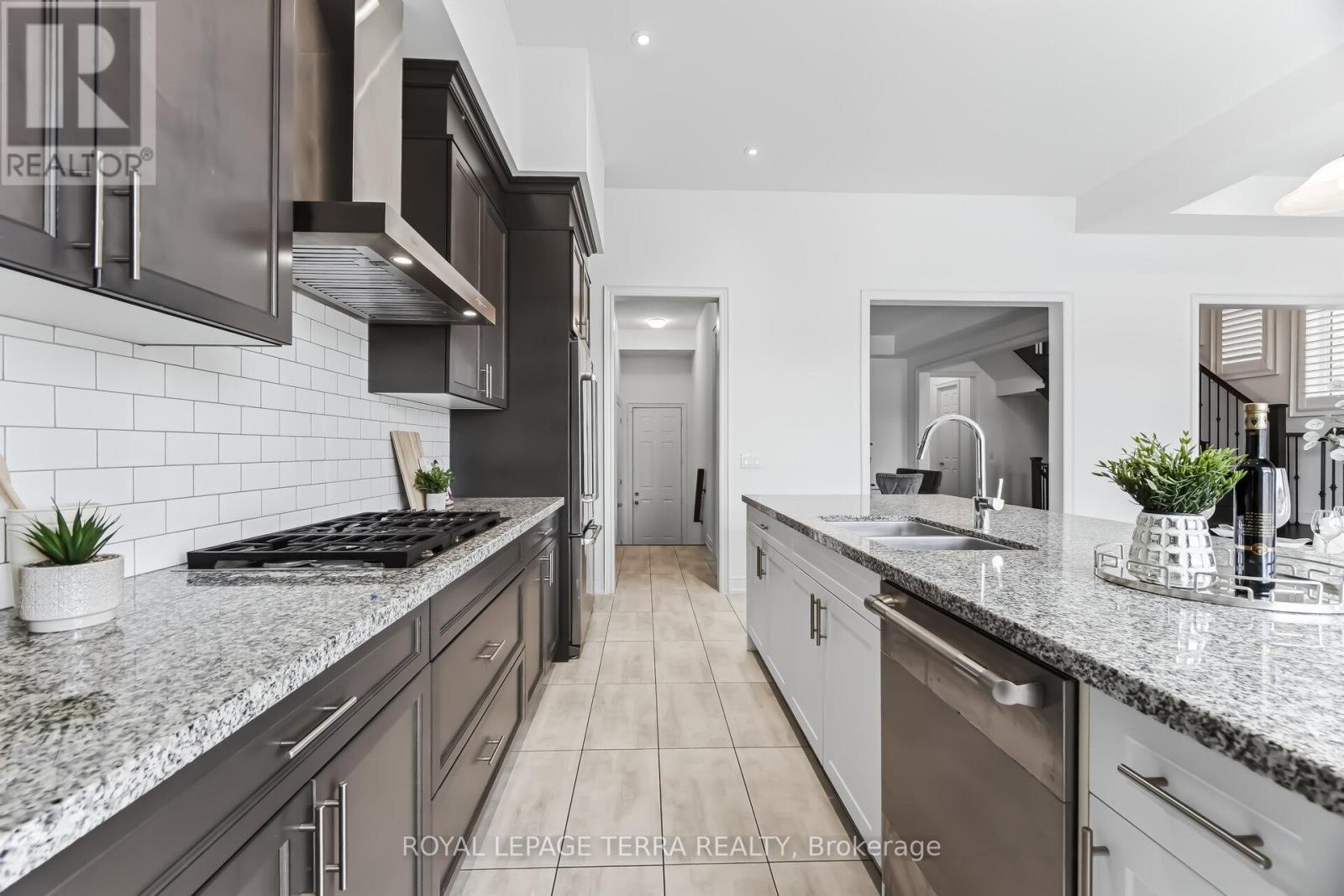 11 Lockton Street, Whitby, Ontario  L1P 0B9 - Photo 13 - E12867714