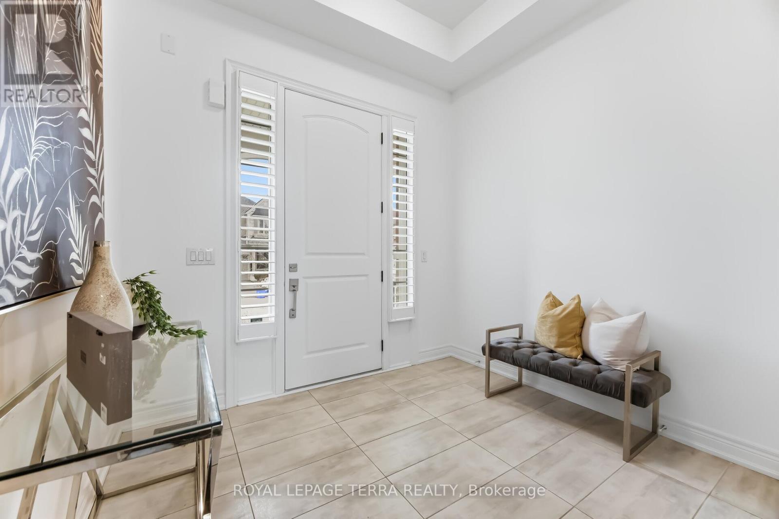 11 Lockton Street, Whitby, Ontario  L1P 0B9 - Photo 4 - E12867714