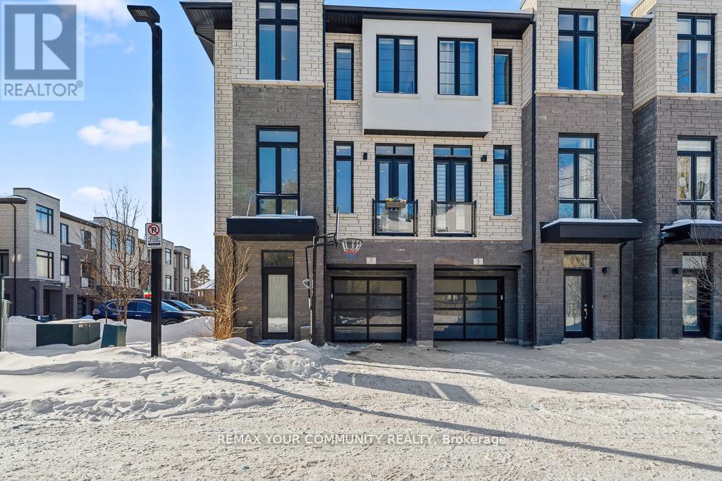 7 HOWICK LANE, Richmond Hill, Ontario